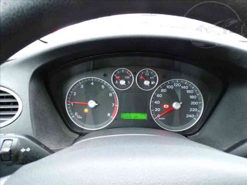 Ford Focus 1,6 16V - foto 6