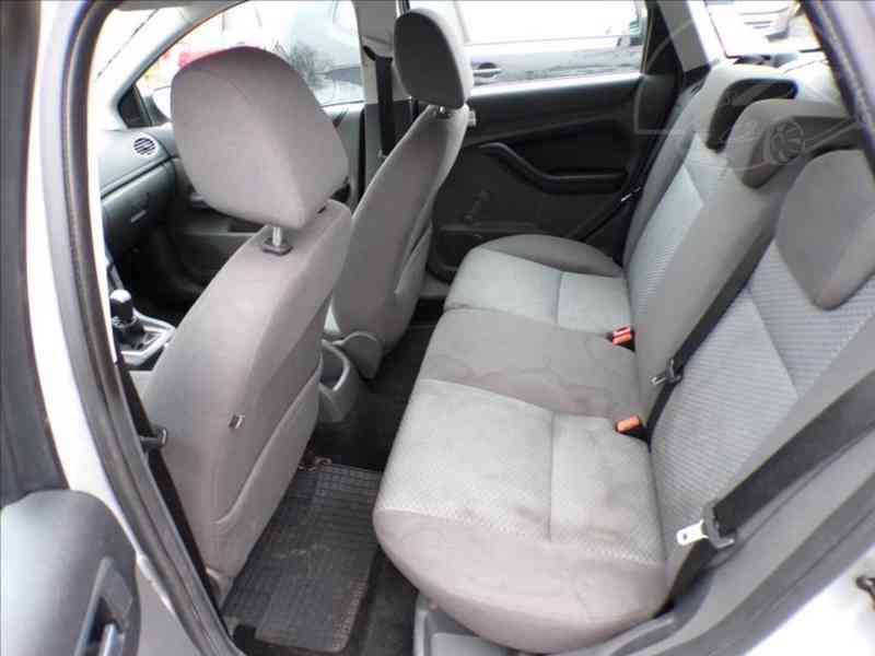 Ford Focus 1,6 16V - foto 9