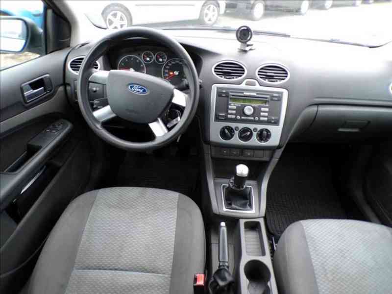 Ford Focus 1,6 16V - foto 5