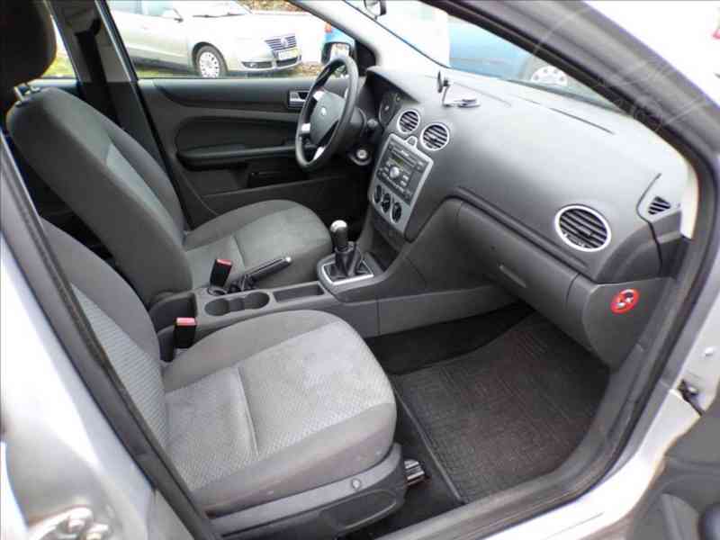 Ford Focus 1,6 16V - foto 12