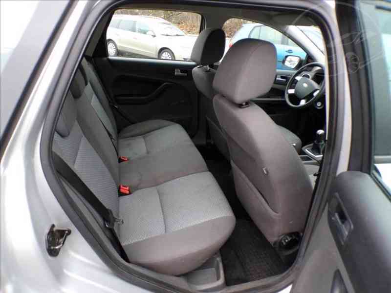 Ford Focus 1,6 16V - foto 11