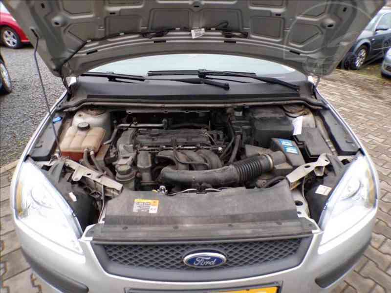 Ford Focus 1,6 16V - foto 13