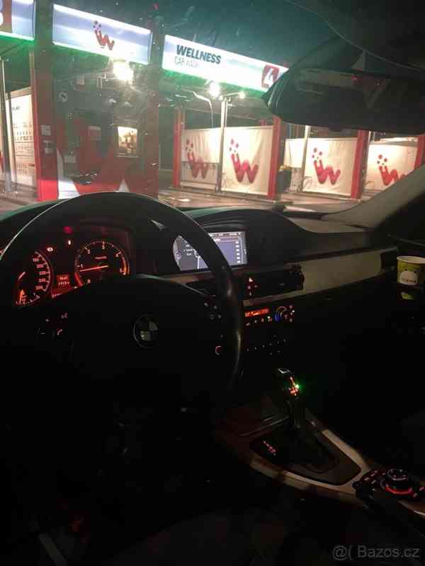 BMW Řada 3 2,0   E90 318d r.v. 2009 2,0 105kW - foto 12