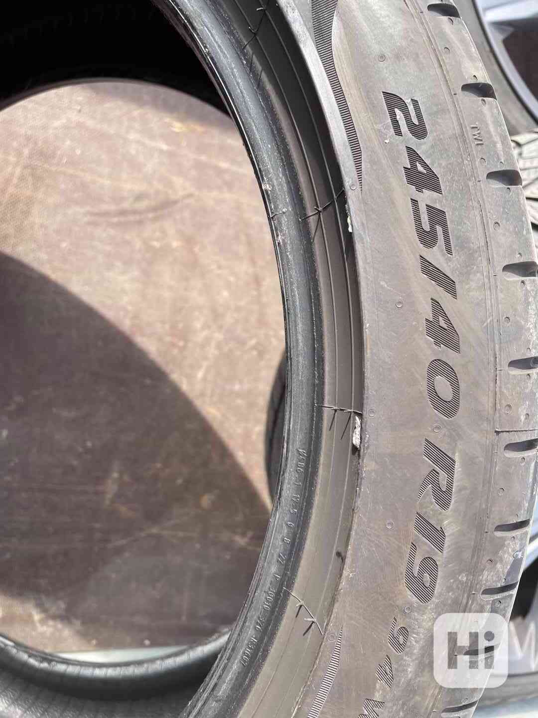 Pirelli P Zero 245/40 R 19  - foto 1