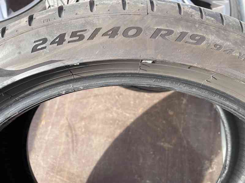 Pirelli P Zero 245/40 R 19  - foto 1