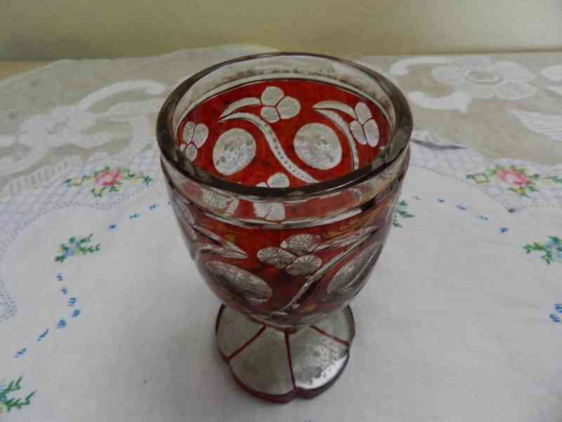 Krásná masivní bohatě zdobená rubínová Sklenice Biedermeier - foto 5