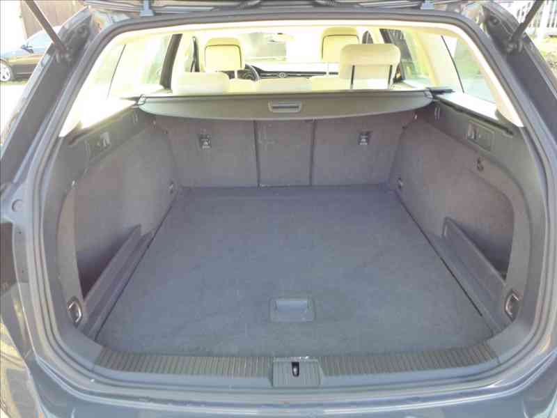 Volkswagen Passat 1,6 TDI COMFORTLINE NAVI 1.M - foto 8