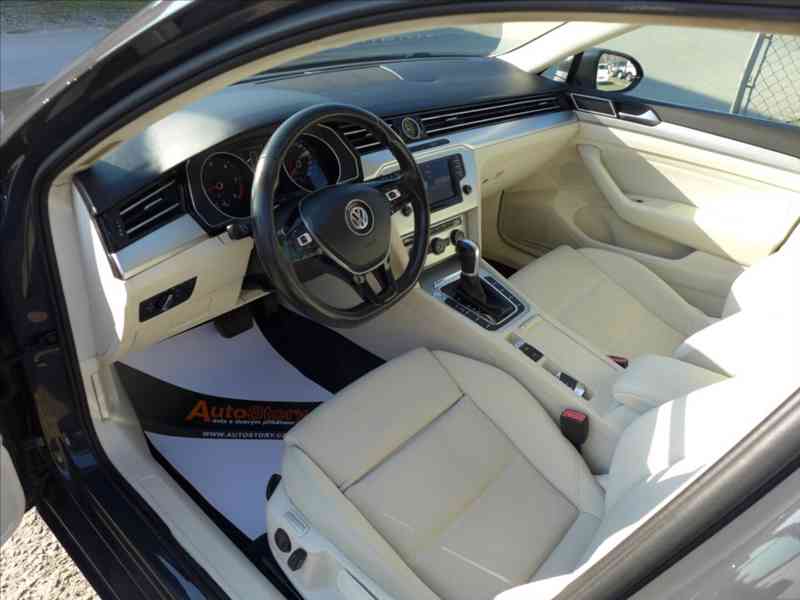 Volkswagen Passat 1,6 TDI COMFORTLINE NAVI 1.M - foto 5