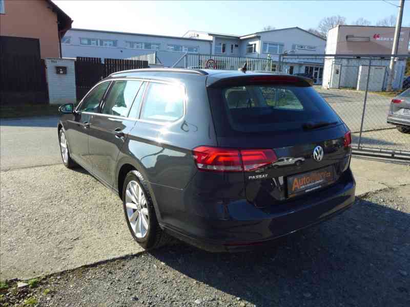 Volkswagen Passat 1,6 TDI COMFORTLINE NAVI 1.M - foto 4