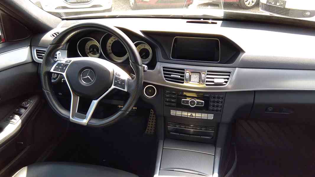 MERCEDES Benz E 250 4Matic AMG ČR 1.majitel DPH - foto 20