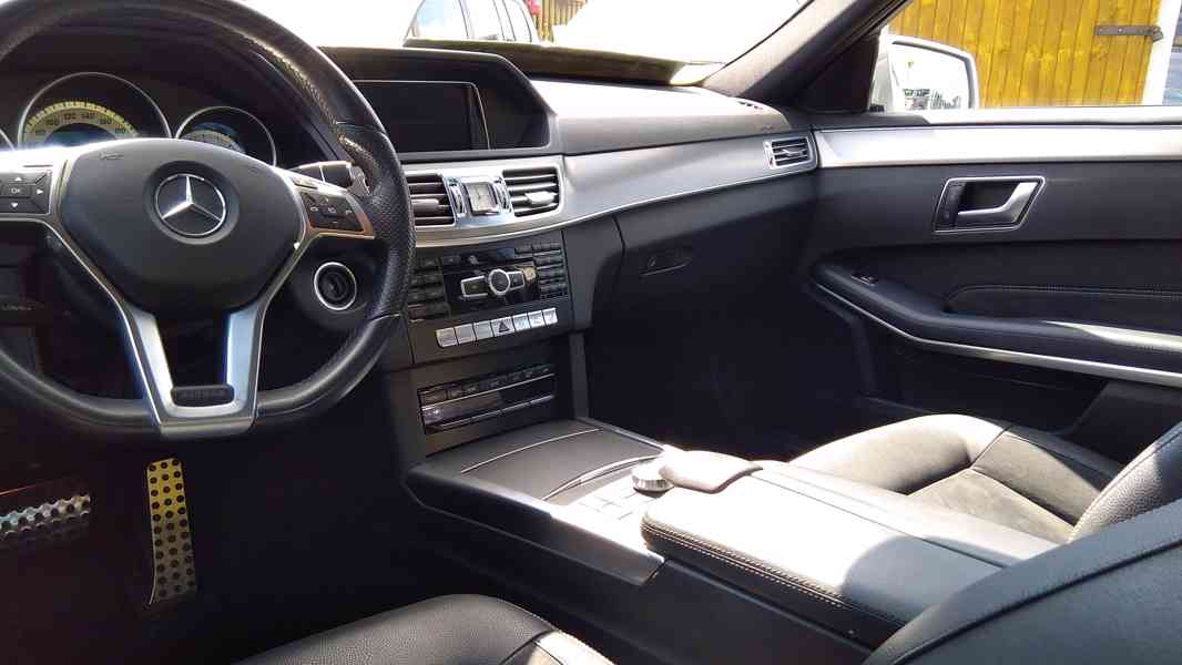 MERCEDES Benz E 250 4Matic AMG ČR 1.majitel DPH - foto 22