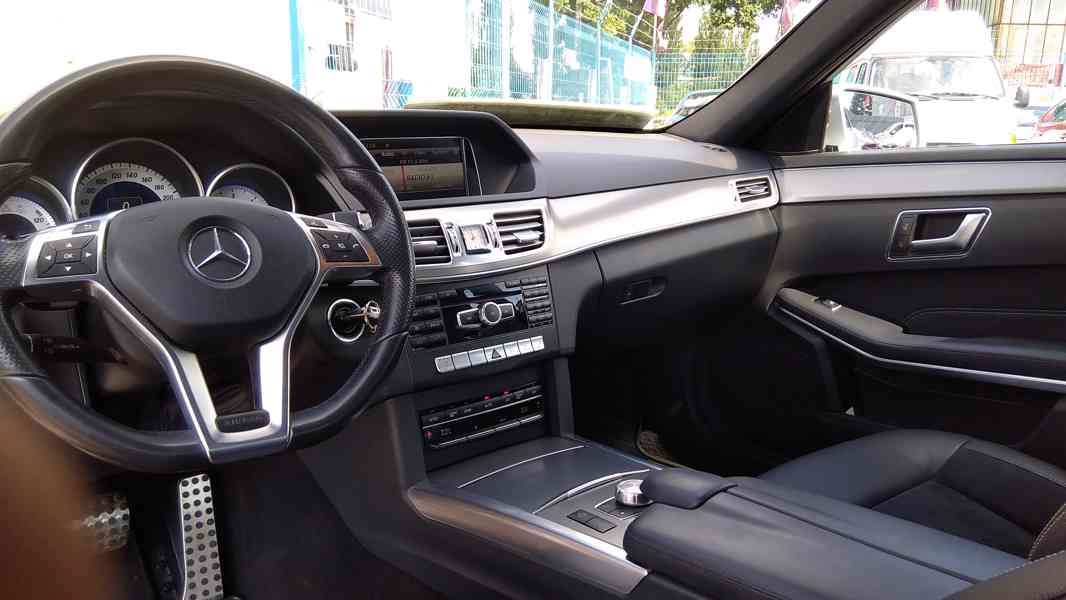 MERCEDES Benz E 250 4Matic AMG ČR 1.majitel DPH - foto 24