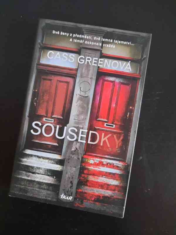 Sousedky - Cass Green - foto 3