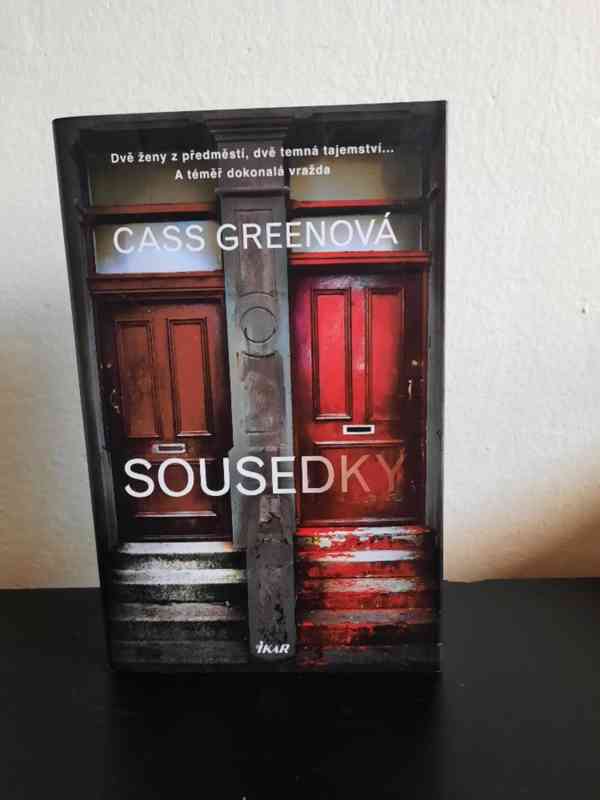 Sousedky - Cass Green - foto 2