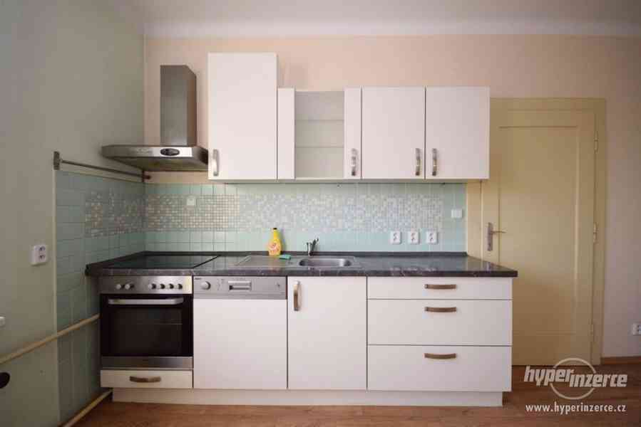 KRÁSNÝ BYT 2+1 S BALKONEM A KRBEM V CENTRU STRAKONIC - foto 5