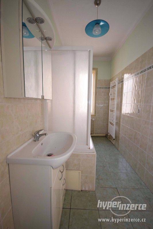 KRÁSNÝ BYT 2+1 S BALKONEM A KRBEM V CENTRU STRAKONIC - foto 9