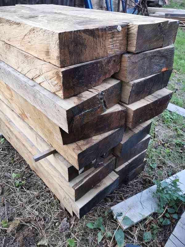 Dubové stupně / pražce / trámy   cca 1300 × 370 × 120 mm