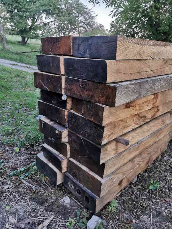 Dubové stupně / pražce / trámy   cca 1300 × 370 × 120 mm - foto 3