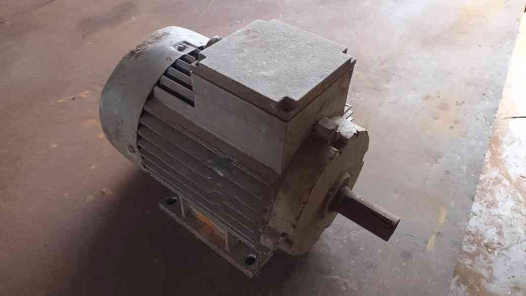 Elektromotor 380 V, 3 kW, 2850 ot, patkový - foto 2