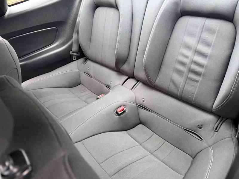 Ford Mustang 2.3 EcoBoost Manuál 08/2021 TOP STAV - foto 12