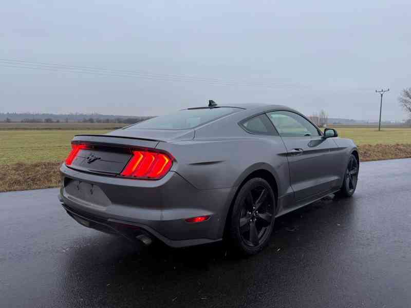Ford Mustang 2.3 EcoBoost Manuál 08/2021 TOP STAV - foto 4