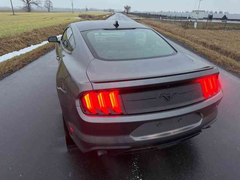Ford Mustang 2.3 EcoBoost Manuál 08/2021 TOP STAV - foto 6
