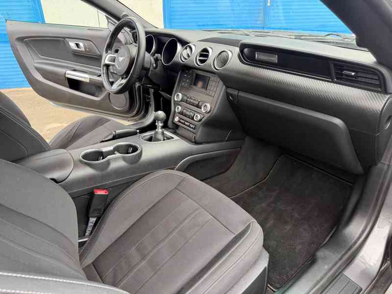 Ford Mustang 2.3 EcoBoost Manuál 08/2021 TOP STAV - foto 15