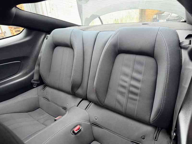 Ford Mustang 2.3 EcoBoost Manuál 08/2021 TOP STAV - foto 11
