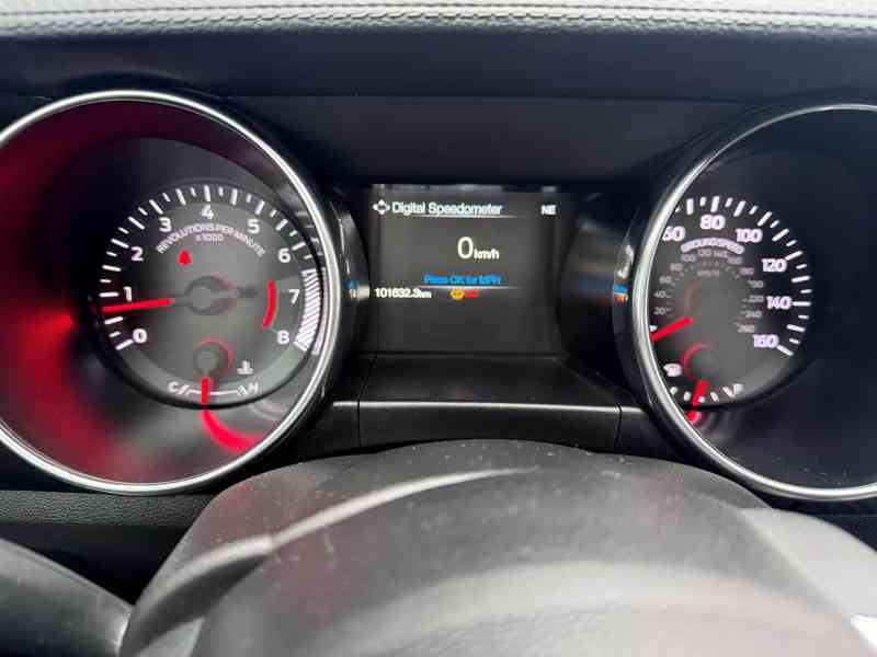 Ford Mustang 2.3 EcoBoost Manuál 08/2021 TOP STAV - foto 21