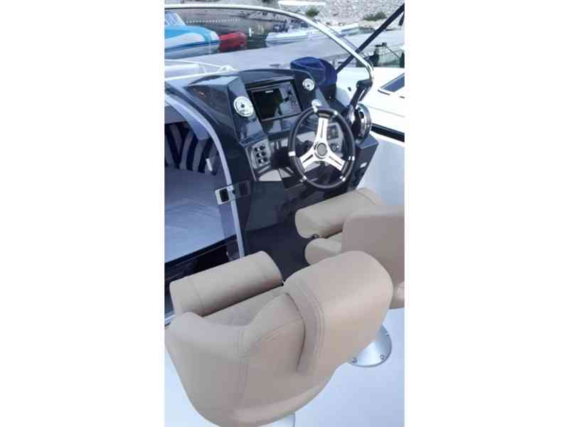 AM Yacht 565 + Mercury F 150 + trailer - POUŽITÁ - foto 4