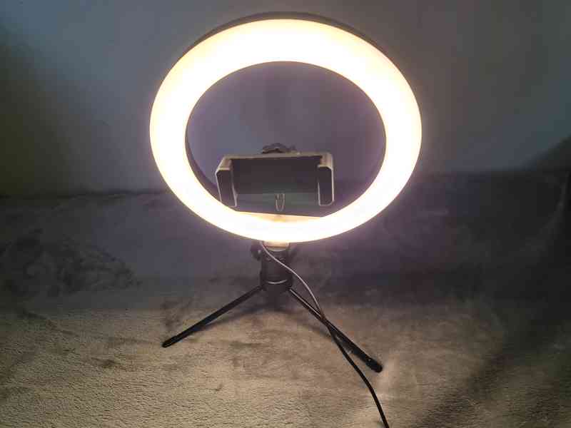 Prodám kruhové selfie světlo s držákem na mobil - foto 3