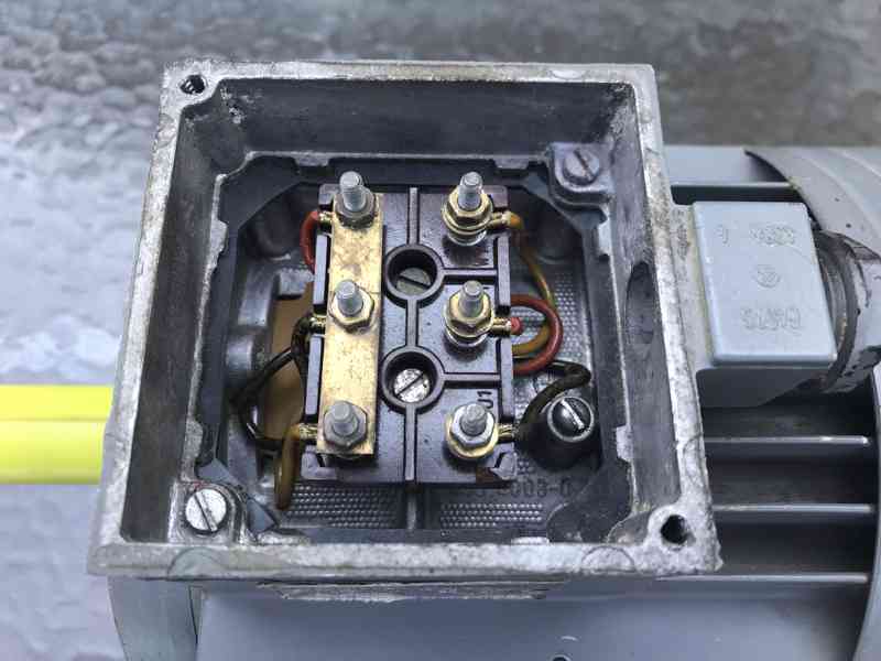 Třífázový asynchronní elektromotor 1,1 kW. - foto 3