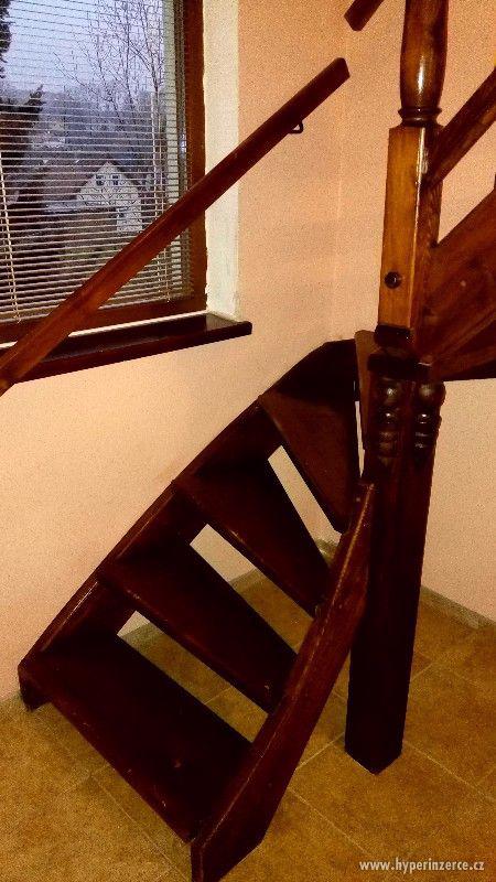 Dřevěné schodiště - foto 1