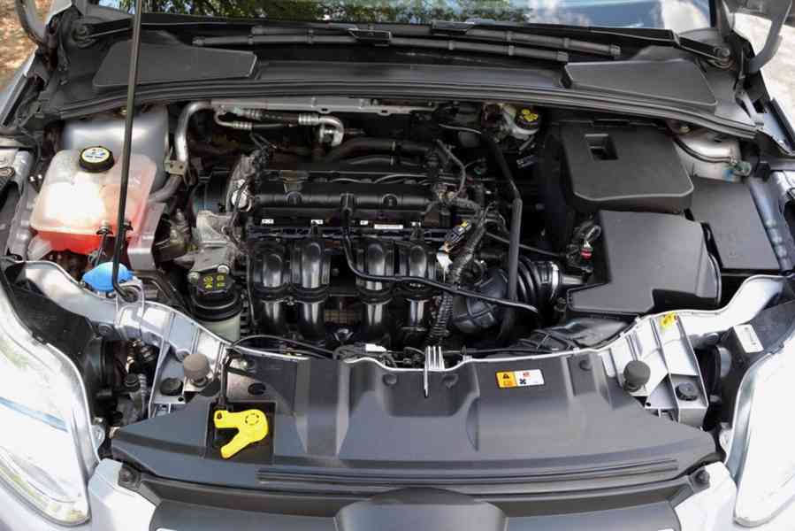 Ford Focus 1.6i 16V Cool&Connect - foto 16