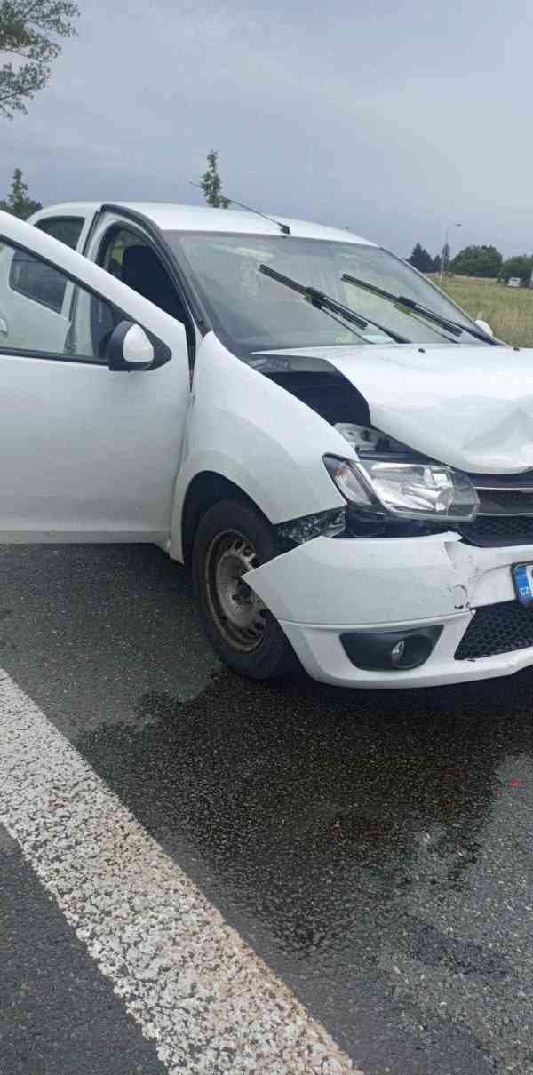 Havarované auto Dacia Logan - foto 2