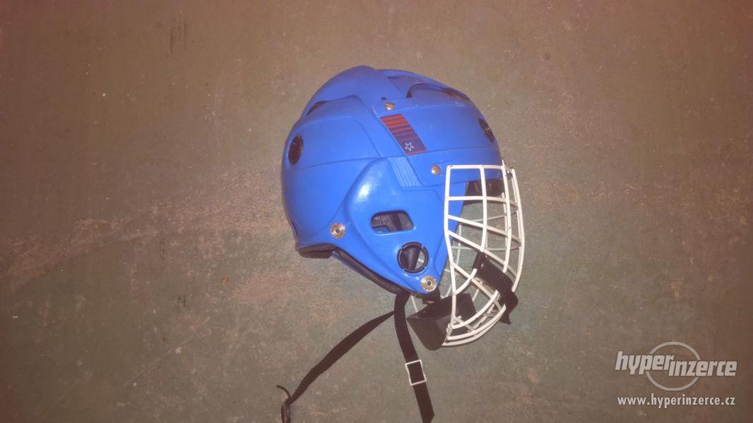 Dětská hokejová helma s košíkem