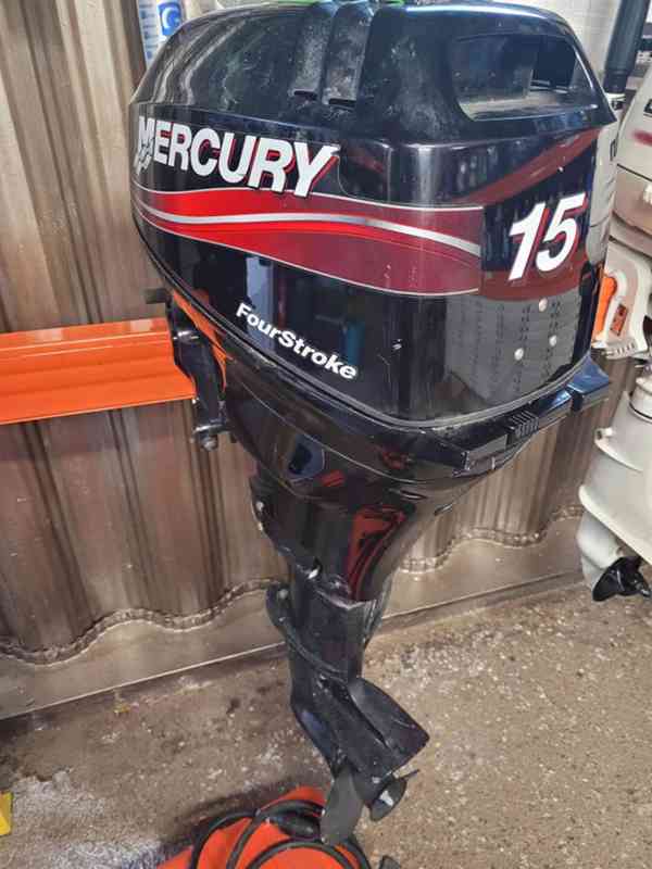 Prodám závěsný motor Mercury F15 - foto 1