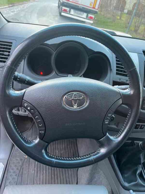 Toyota Hilux 3.0 D4D Double Cab Executive man. 126kw - foto 2