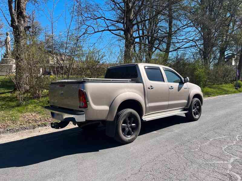 Toyota Hilux 3.0 D4D Double Cab Executive man. 126kw - foto 3