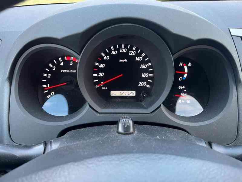 Toyota Hilux 3.0 D4D Double Cab Executive man. 126kw - foto 14
