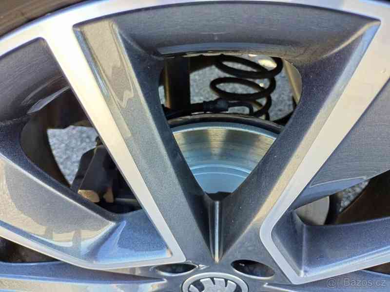 Škoda Kamiq 1,0   TSI Scoutline - foto 15