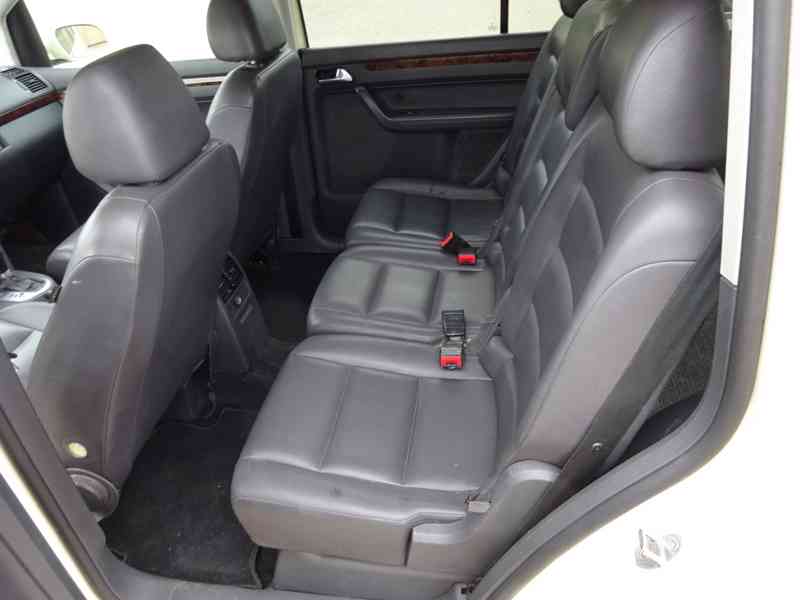 VW TOURAN 1.9 TDI r.v.2008 (77 KW) AUTOMAT - foto 12