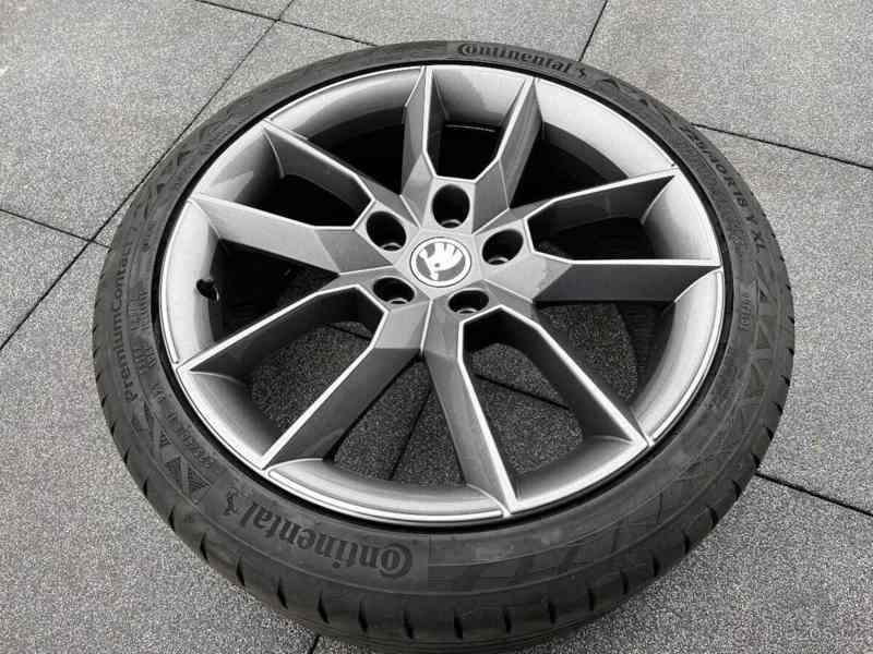 Škoda Octavia 2,0   RS TDI 4x4 DSG - foto 16