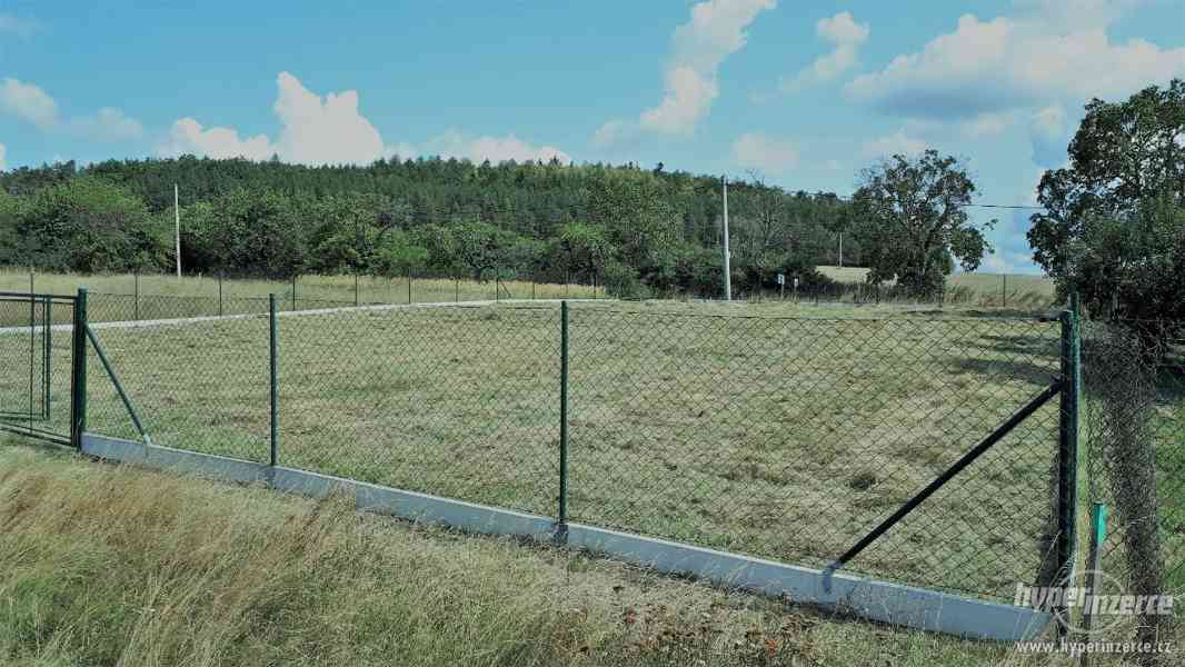 Prodej stavebního pozemku 1.084m² v obci Stranný u Neveklova - foto 8