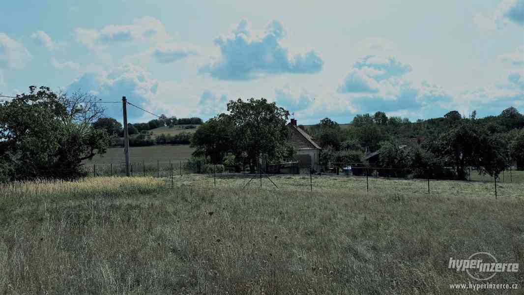 Prodej stavebního pozemku 1.084m² v obci Stranný u Neveklova - foto 9