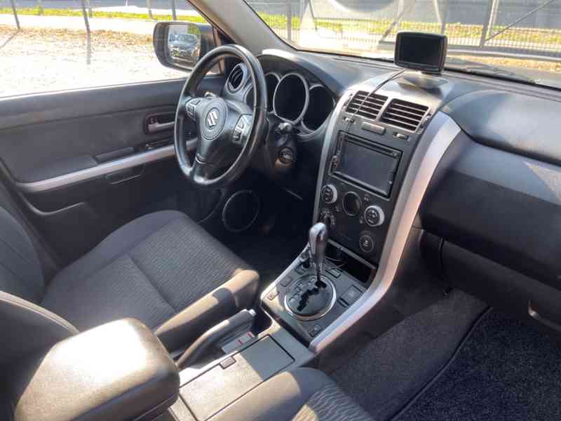 Suzuki Grand Vitara 2.4i Club Aut. benzín 124kw - foto 11