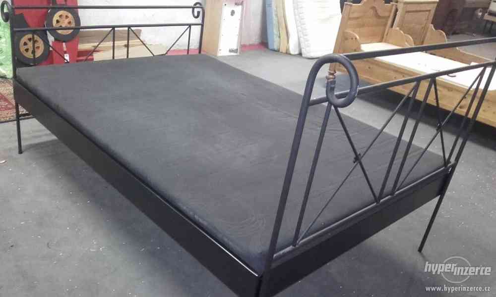 Krásná černá kovová postel - foto 3