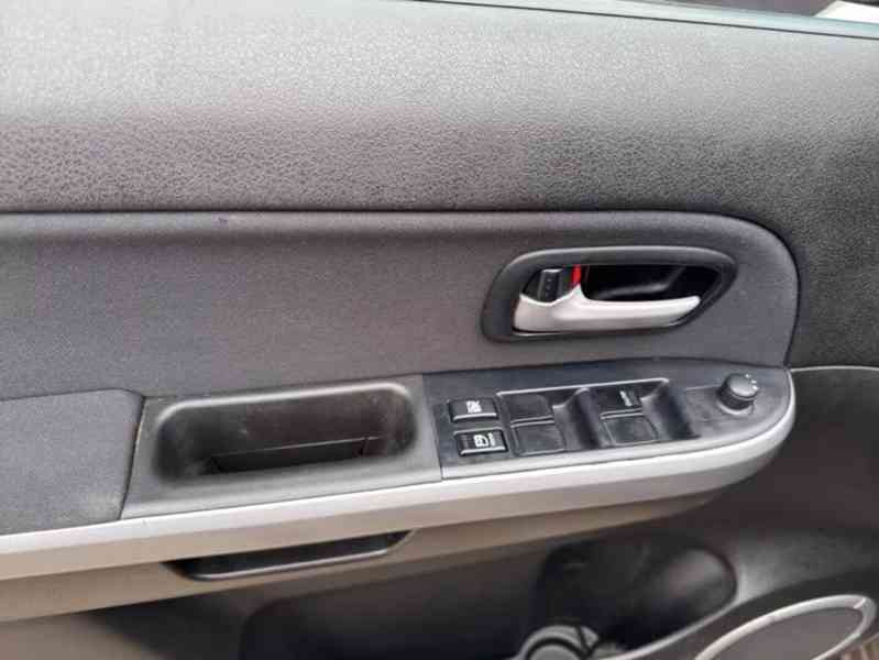 Suzuki Grand Vitara 2.4i Comfort benzín 124kw - foto 2