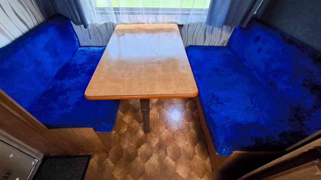 Lehký Knaus pro čtyři osoby, nová STK v ceně.  - foto 12
