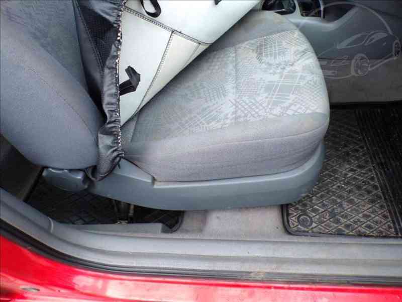 Škoda Octavia 1,6 TAŽ.ZAŘ. - foto 14